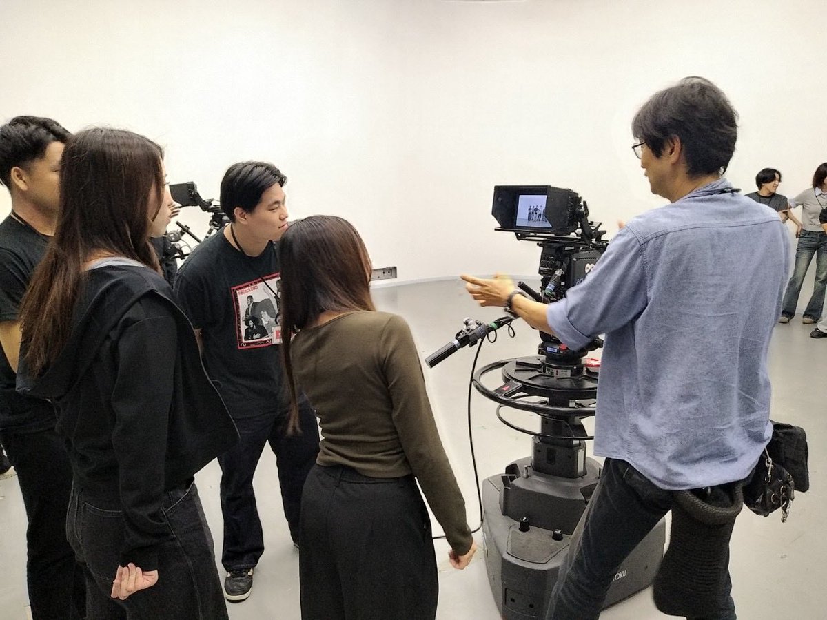 yone_seminar's tweet photo. ゼミ合宿(9月10日〜12日) in 福島・宮城
【2日目】
〈福島民報社〉
東日本大震災の当時のこと、またその経験から県民により寄り添う記事に変化したことなどを聞きました。
〈NHK福島放送局〉
ニューススタジオの見学やカメラ体験、４人の講師の方からお話を聞きました。
（文責吉田） https://t.co/VHjpSZv9bh