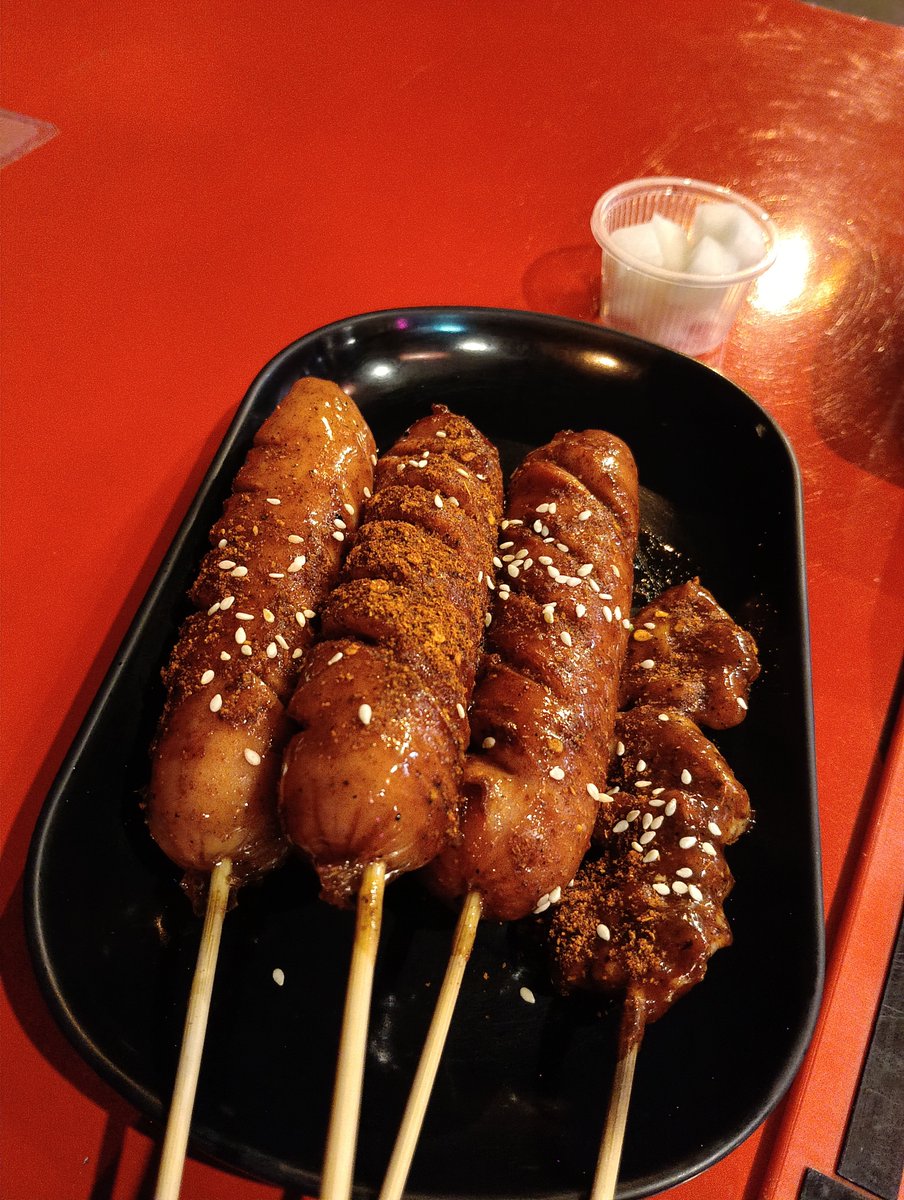 runmoresugar's tweet photo. mala every day again. this place is known for its grilled food — it's super tasty and spicy. the only downside is there are a bit too many mosquitoes.
#หม่าล่าริมเขื่อน #suphanburi #mala https://t.co/0fpBV93hBm