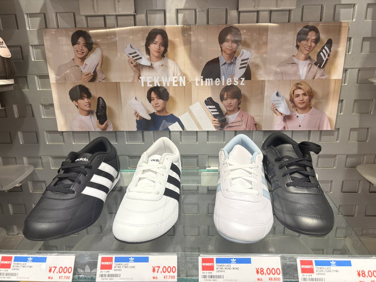 epi_otaka's tweet photo. ありました〜！！
おおたかの森SC ABCマート🌳

シノ推しなので1番左の黒✖️白にしました✨
（ポスター立ち姿ではこっちだったので） https://t.co/u1e8mxkP5P