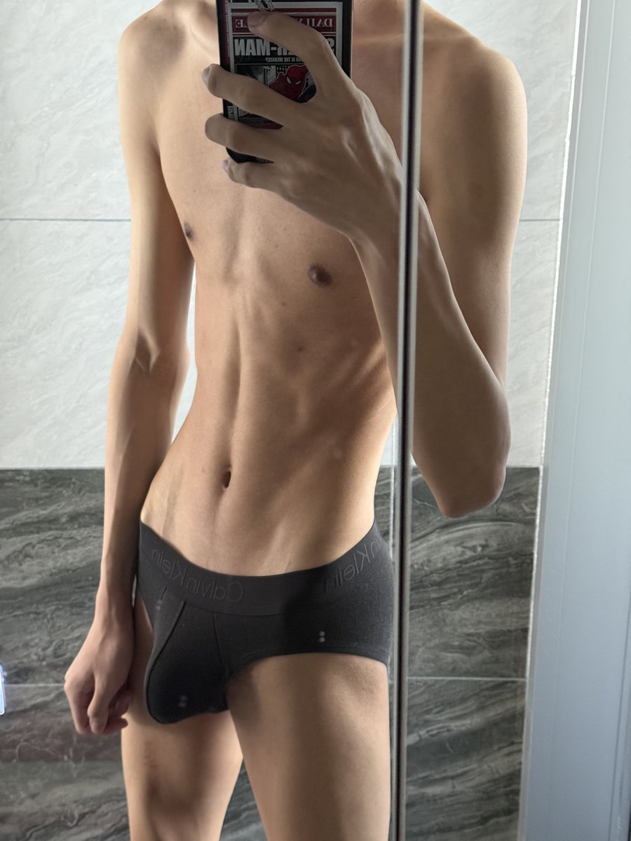 realvrkk's tweet photo. 谁说��适合穿三角来着的
#体育生 #gay #fyp https://t.co/RUrP5r20CK