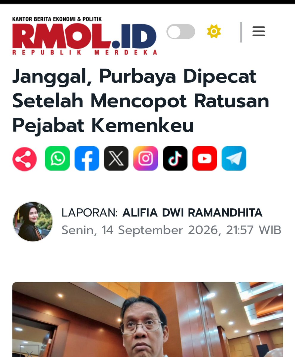 Heraloebss's tweet photo. Instruksinya Berapi-api suruh tegas dan bersihkan diri masing masing lembaga.

Udah tegas dan bersih-bersih malah dicopot, jadi sebenarnya  yang takut siapa? https://t.co/EeOlSlG73B