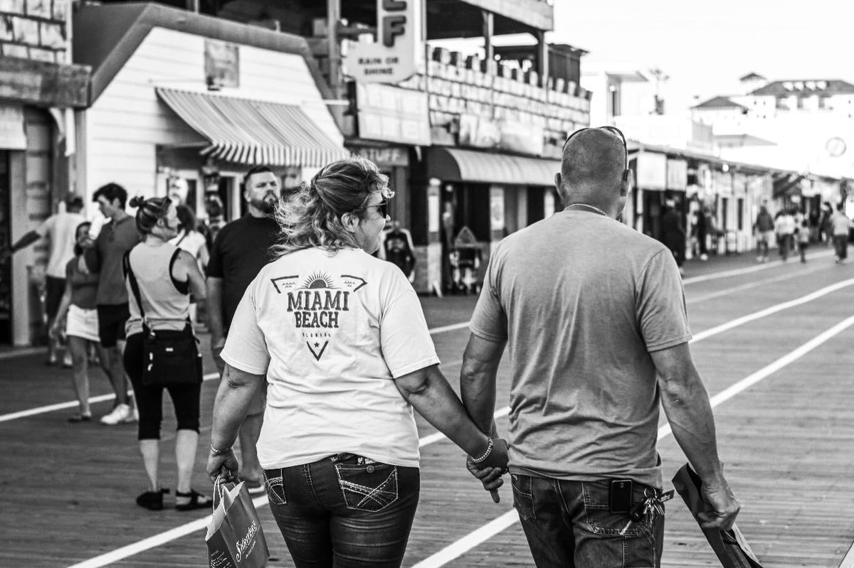 Nikoletanolimit's tweet photo. Ocean City, NJ. Featuring my cute mom and dad. https://t.co/6rww8xQAIg