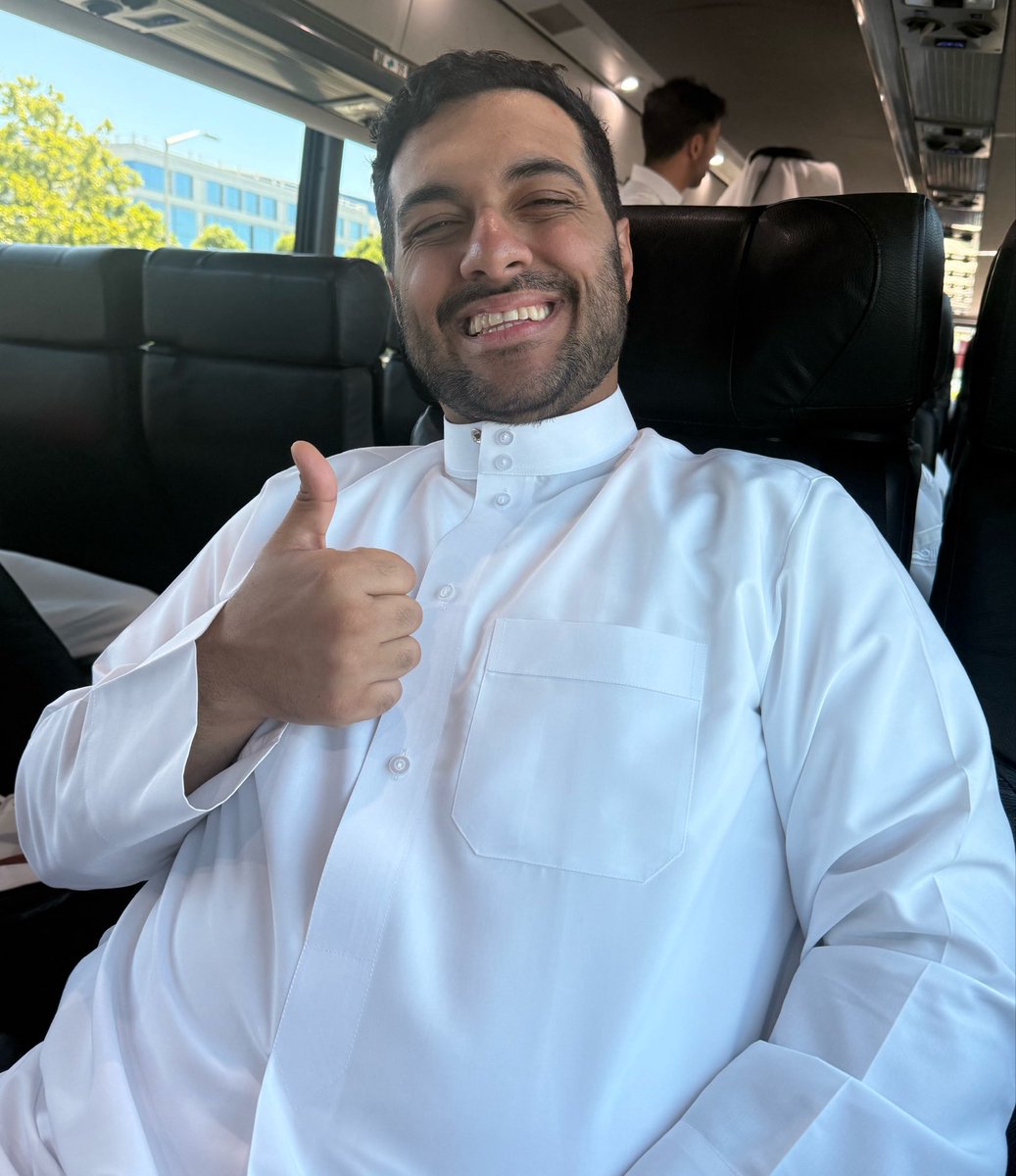 ali_a_marafi's tweet photo. صار له بالصين اكثر من ٢٠ يوم 
يصور محتوى جميل و سياحي و جذاب بصبغة كوميدية 

"" تتقبله او ما تتقبله شيء يرجع لك"" 

سافر من مدينة إلى مدينة واختلط مع الشعب الصيني و اللي يتجاوز عددهم اكثر من مليار وكان يضحك معاهم و يمزح معاهم بطبيعته و مستمتع بالرحلة و الاجواء 

 "" صادق"" صينيين ومعاه مرشدين من الصين ومحد تكلم او انتقده وهم يشوفون فيديوهاته كل يوم 

شخص واحد من بين المليار وهو مدرس للغة الصينية و زبائنه من العرب وعنده صفحة تجارية بالتيك توك انتقد إحدى فيديوهاته اللي صورها قبل أكثر من "10 ايام" ومحد انتقد و لا تكلم  عن الفيديو  رغم ان عدد مشاهدات الفيديو اكثر من 100 الف مشاهد والتعليقات بالمئات من أكثر من 10 أيام

محد مدح تغطياته و لا الاجواء اللي يصورها هناك ولا الترويج السياحي الناجح اللي قدمه 

مئات الفيديوهات اللي صورها هناك من يوم ما وصل الصين .. من بين هذي الفيديوهات فيديو واحد و تصور من اكثر من 10 ايام تم انتقاده و المطالبة بمحاسبته بس لأن اللي انشره شخص صيني "واحد" استفاد كثير من هذا النشر 

إن كان هو اخطأ فهناك قانون و جهات حكومية بالصين تحاسبه اذا شافوه فعلاً مخطئ و يستحق المحاسبة 

محد كامل و لا كل الناس يفهمون بعض صح وكلنا معرضين لهذي الأمور 

واللي يعرف هذا الشخص عن قرب يعرف مدى طيبته و عفويته و على نياته 

للعلم أكثر واحد جنني في رحلة أمريكا و كندا "هو" 

بس يعلم الله اني حبيته في الله لما لمسته من اخلاق و طيبة وعفوية في هذا الشخص