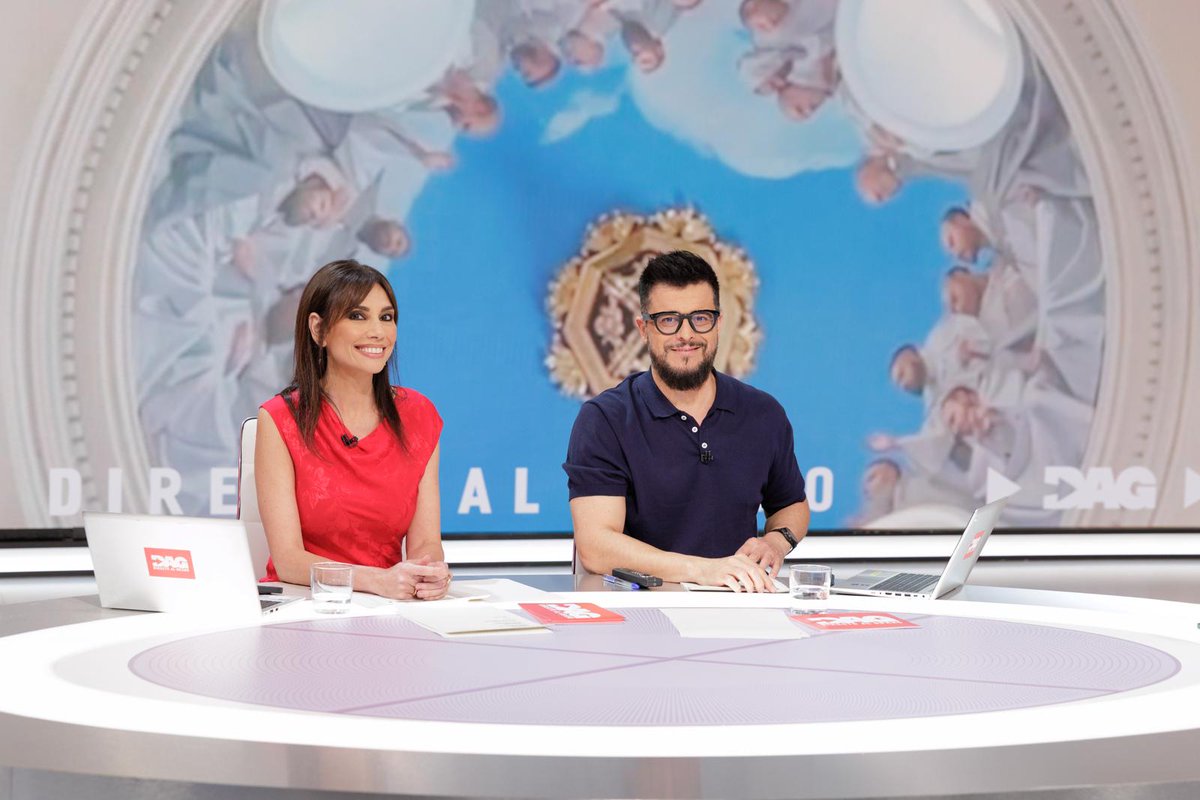RTVE_Com's tweet photo. 🎯 'Directo al grano' (@algrano_rtve) - con @martaflich y @mbarreiro_tve - firma un 10,7% de cuota y 874.000 espectadores de media en @La1_tve.

🎯  Más de 2,7 millones de espectadores únicos vieron el programa este lunes. 

#Audiencias  #ImparablesRTVE https://t.co/EM9fL5QsCx
