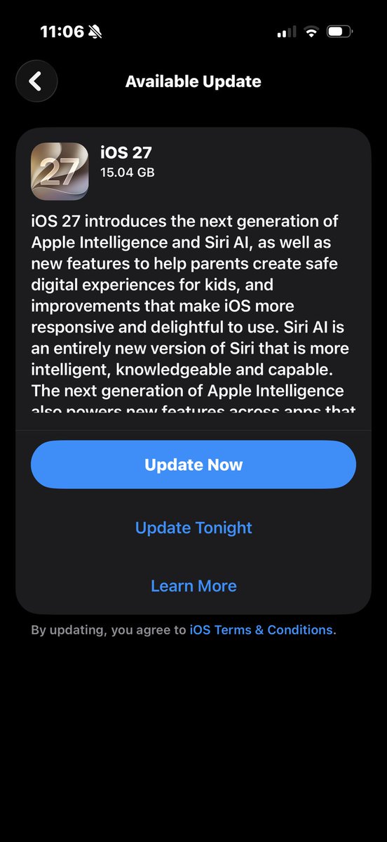 itzdemontimes's tweet photo. Apple what’s this 
Update for 15.04GB 
@Apple https://t.co/7mEhF5hFWT