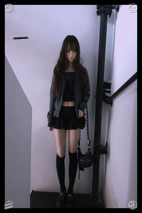 MioKioGio's tweet photo. 🐋Organize the closet Store away summer garments, getting ready for fallI shut my diary, placing it on the bedside table. I switch off the lamp, settling into bed, and my feline snuggles close beside me. I shut my eyes, slowly falling asleep, prepared for the days to come. I rea https://t.co/Xk4UkRd5Qd