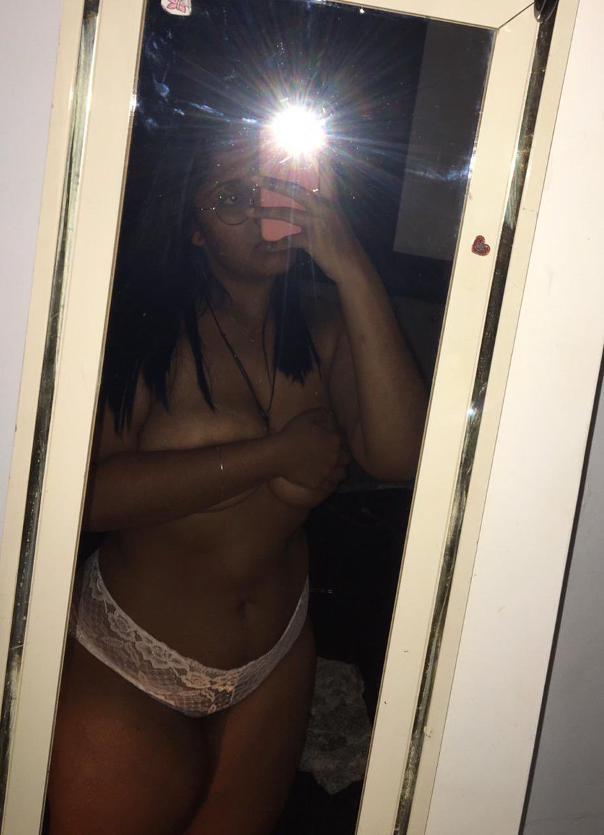 Exibindosafadas's tweet photo. Preta famosinha gostosa

#pintoawards #vazada #instagram
#BUNDAAWARDS #XOTAAWARDS #famosinha
#cuckhold https://t.co/ZF36YIxRjG