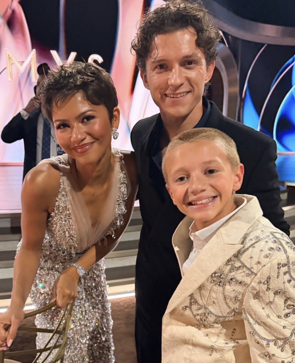 uchechii_ca's tweet photo. Dexter was looking forward to see Zendaya. I'm so glad he finally got his dream. https://t.co/YOD8Dn7P9r