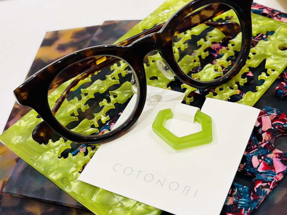 ymdxmeganeeeeen's tweet photo. これは先日、COTONで手に入れた

メガネの生地でできたイヤカフ。 https://t.co/fhvaeykdOP
