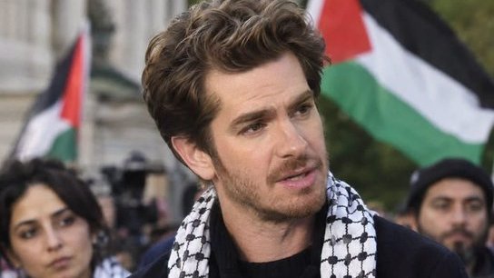 TurkMedyaAjansi's tweet photo. İngiliz Oyuncu Andrew Garfield ;

-"Her insan hayatını önemsemeliyiz."
-"Filistin'daki insanlar desteğe layıktır.." https://t.co/6BAZvnHIfw
