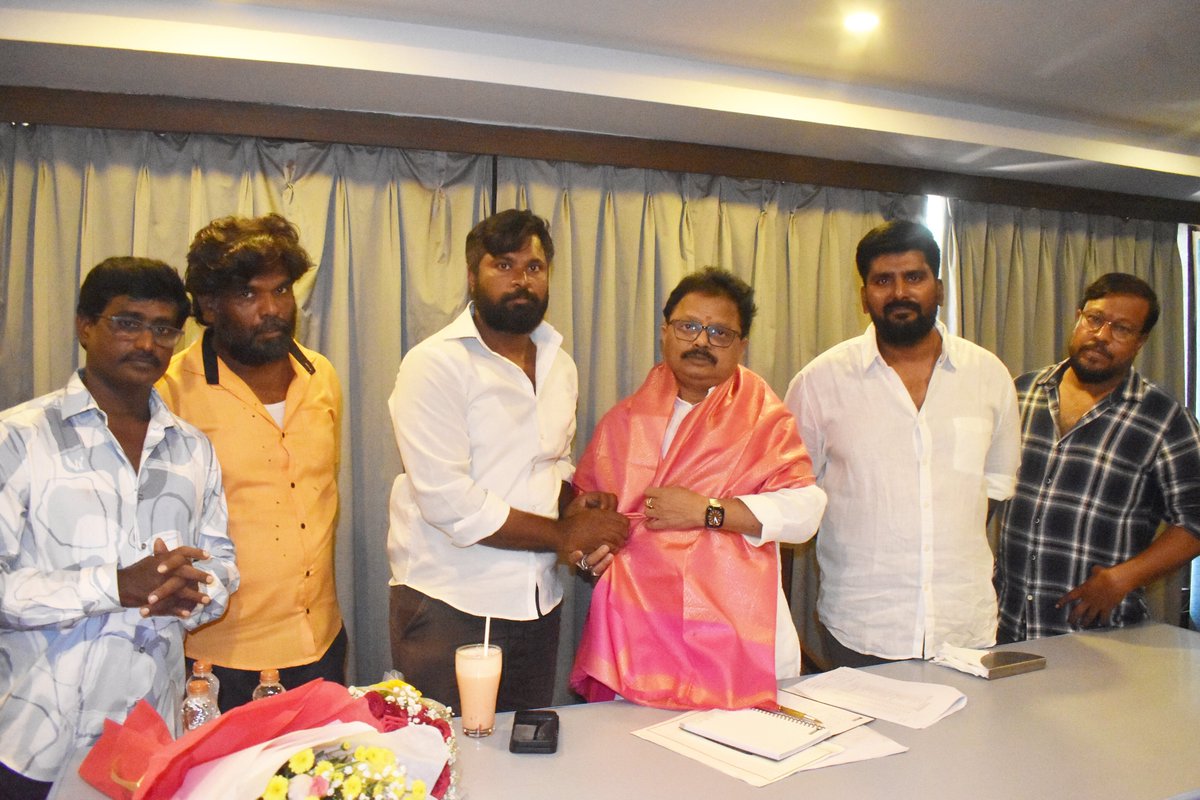 GunukulaKishore's tweet photo. నెల్లూరు పార్లమెంటరీ ఎన్నికల సమన్వయ సమావేశానికి విచ్చేసిన నెల్లూరు ఎన్నికల సమన్వయ కమిటీ కోఆర్డినేటర్ శ్రీ @TSivasankararao గారిని మర్యాదపూర్వకంగా కలుసుకున్న @JanaSenaParty నాయకులు కిషోర్ గునుకుల, సుధా మాధవ్,నాగేంద్ర బాలు, నరహరి, హేమచంద్ర, హరి, మళ్లీ కిరణ్,  తదితర నాయకులు శివశంకర్ గారిని మర్యాదపూర్వకంగా కలిశారు...

జనసేన బలోపేతం – ప్రజల కోసం నిరంతర కృషి.

@PawanKalyan @APDeputyCMO
@JSPShatagniTeam

#KishoreGunukula #Nellore #Nellorecity #PawanKalyan