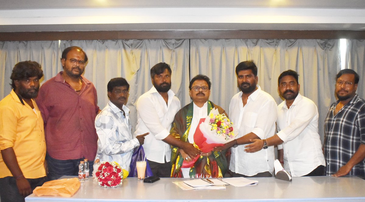 GunukulaKishore's tweet photo. నెల్లూరు పార్లమెంటరీ ఎన్నికల సమన్వయ సమావేశానికి విచ్చేసిన నెల్లూరు ఎన్నికల సమన్వయ కమిటీ కోఆర్డినేటర్ శ్రీ @TSivasankararao గారిని మర్యాదపూర్వకంగా కలుసుకున్న @JanaSenaParty నాయకులు కిషోర్ గునుకుల, సుధా మాధవ్,నాగేంద్ర బాలు, నరహరి, హేమచంద్ర, హరి, మళ్లీ కిరణ్,  తదితర నాయకులు శివశంకర్ గారిని మర్యాదపూర్వకంగా కలిశారు...

జనసేన బలోపేతం – ప్రజల కోసం నిరంతర కృషి.

@PawanKalyan @APDeputyCMO
@JSPShatagniTeam

#KishoreGunukula #Nellore #Nellorecity #PawanKalyan