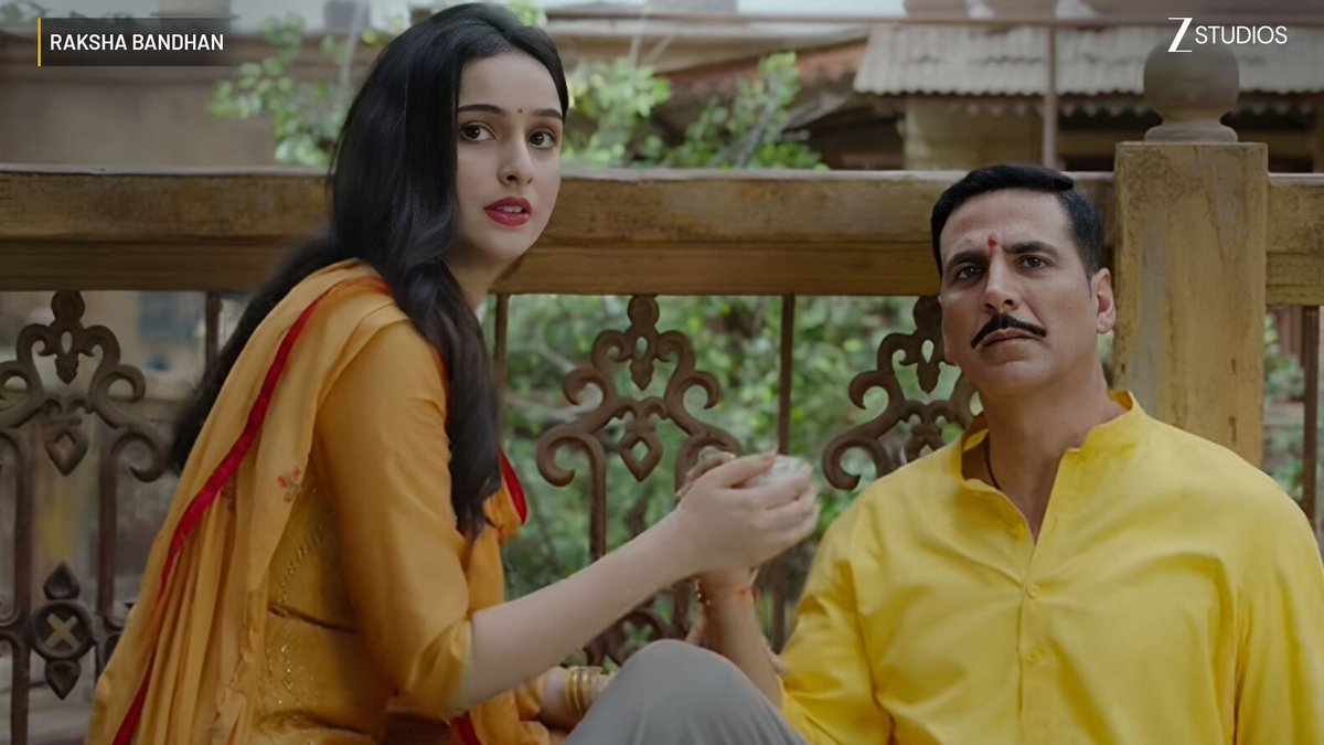 ZeeStudios_'s tweet photo. When the person you were talking about just entered the room 👁️👁️ https://t.co/aSPYtr2hhv