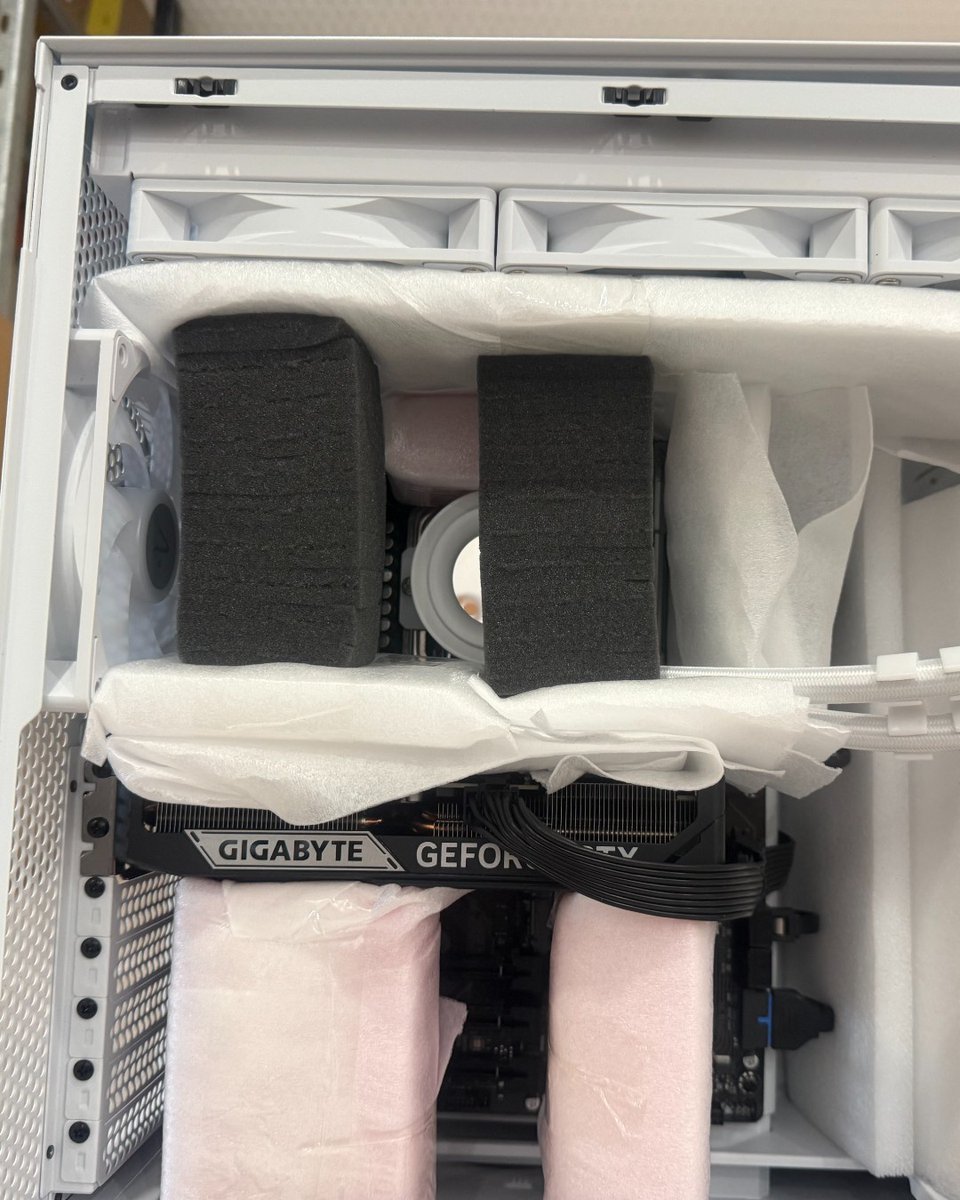 PackSendAU's tweet photo. Sensitive tech needs more than standard boxes! From servers to medical gear, PACK &amp; SEND engineers custom crates, pallets &amp; shock-absorbing packaging to protect hardware against road vibration.

Get a quote online today!
#TechLogistics #PackAndSend https://t.co/mddOYhAV70