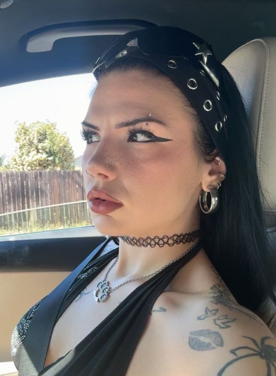 StraightCurj9b's tweet photo. God I love how #BaileySpinn pouts out her #DSLs it's so #hot #goon #goonmeat #gooner #gooning #goonchat #wank #wankchat #faceporn #celeb #celebgoon #celebgooner https://t.co/TYZHSmxeTB