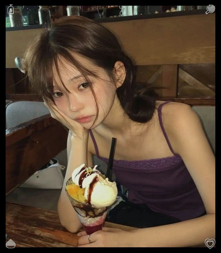 mieko30's tweet photo. 🚚Music at home using Bluetooth speakersClara approaches the checkout desk, where the proprietor, Mrs. Henderson, is waiting. Mrs. Henderson is quite familiar with Clara, as she has watched her visit on numerous occasions. "Hello there, Clara! Did you come across anything nice? https://t.co/K2LsSJo7zr