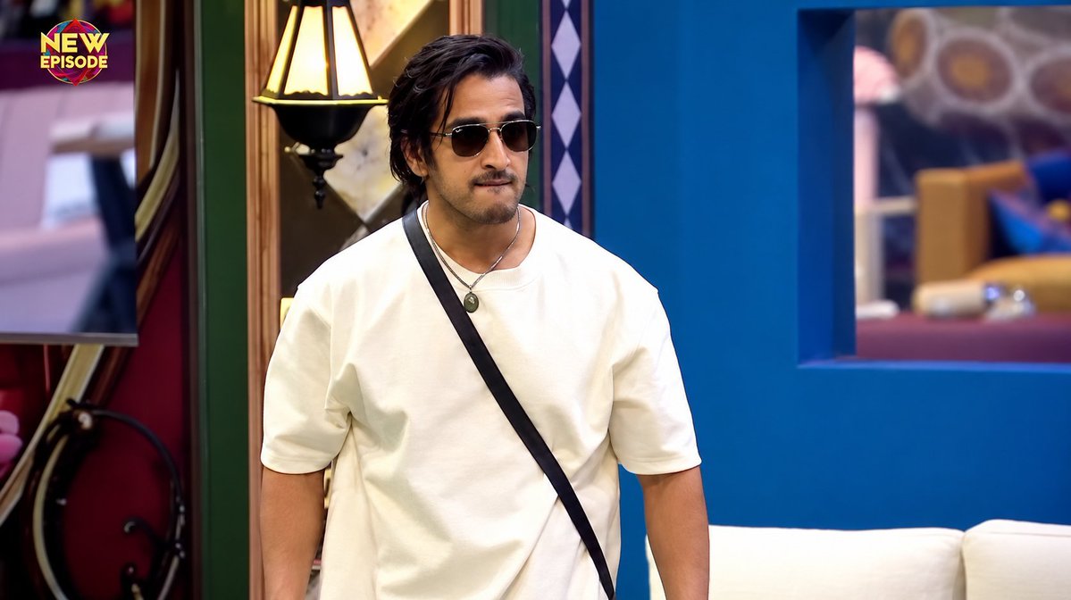 its_me_Zissu's tweet photo. Live Feed ho ya main episode, poora show akele apne kandhon par utha ke chal rahe hain Qazi. 
Baaki sab bas footage dhoond rahe hain aur ye banda akele content aur TRP de raha hai. Real MVP of BB20.
#BiggBoss20
#QaziTouqeer https://t.co/nAbLxNvnT6