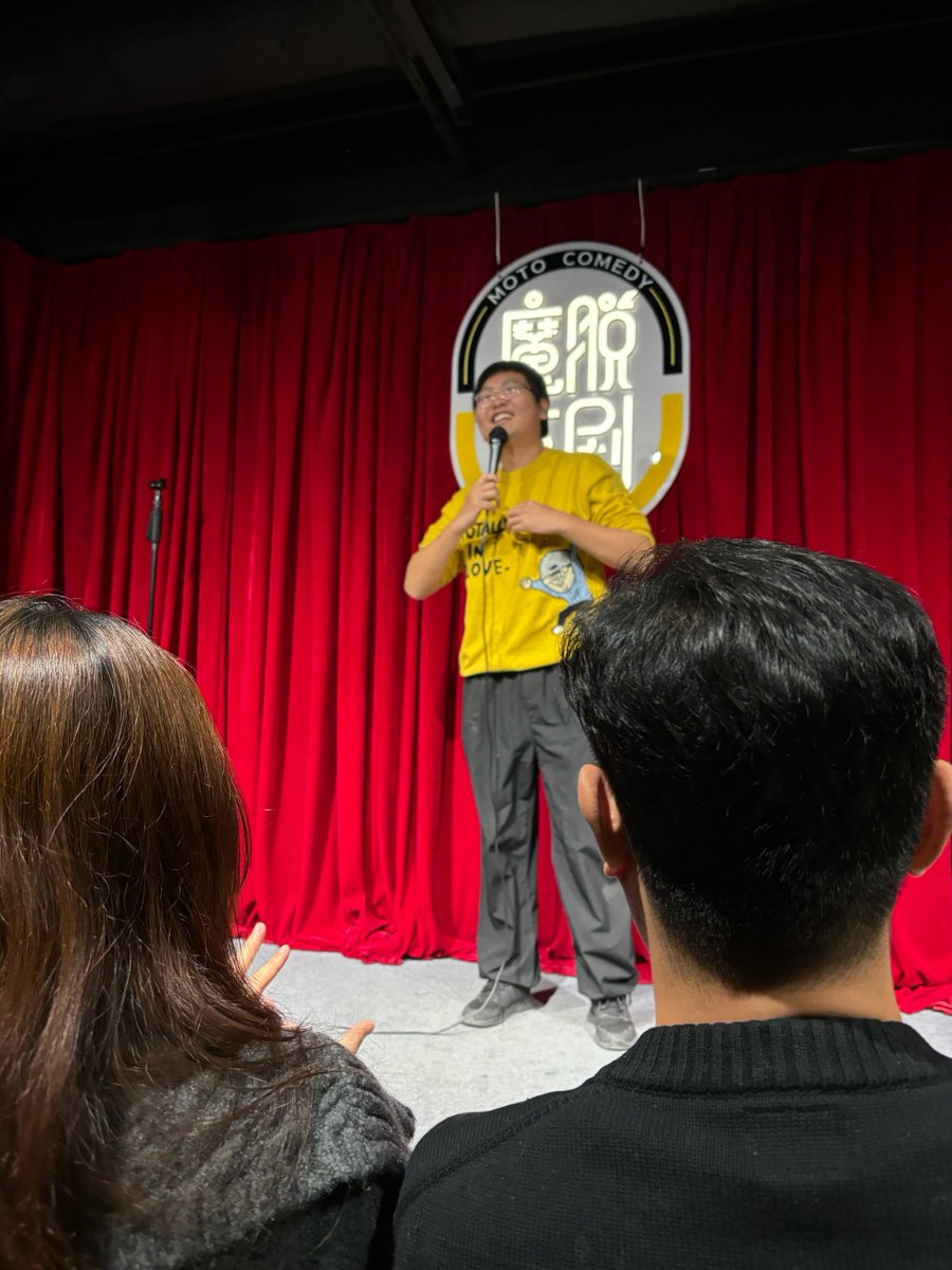 CarlHowardbsv9's tweet photo. Just closed my set and the entire crowd laughed so loud a nearby coffee cup toppled. 10/10 for chaotic comedy energy today.， https://t.co/UQ8aWlpIcE