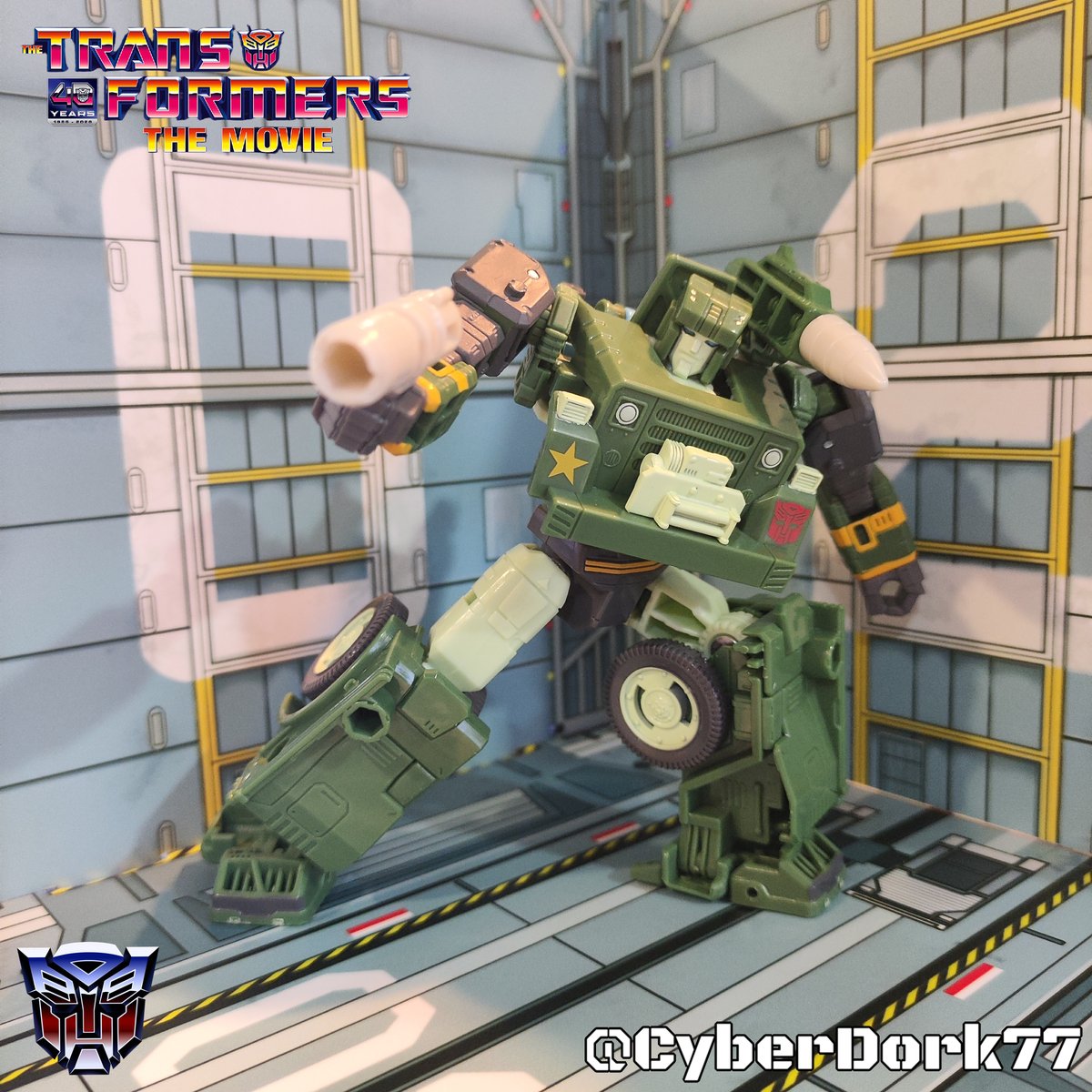 CyberDork77's tweet photo. "It gives me an excuse to do a little earth-style sightseeing."

Celebrating the 42 years anniversary of the first appearance of Hound in issue 1 of The Transformers Vol 1 comic (September 1984) with this Transformers Studio Series 86 Hound from Hasbro

IG: @CyberDork77

#Hound https://t.co/W0ta8wfwYQ