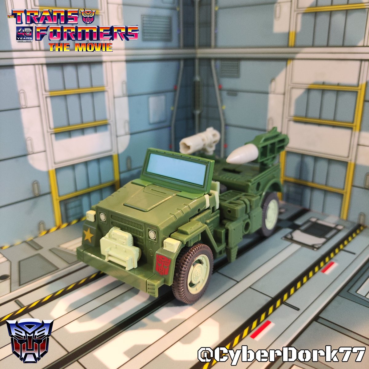 CyberDork77's tweet photo. "It gives me an excuse to do a little earth-style sightseeing."

Celebrating the 42 years anniversary of the first appearance of Hound in issue 1 of The Transformers Vol 1 comic (September 1984) with this Transformers Studio Series 86 Hound from Hasbro

IG: @CyberDork77

#Hound https://t.co/W0ta8wfwYQ