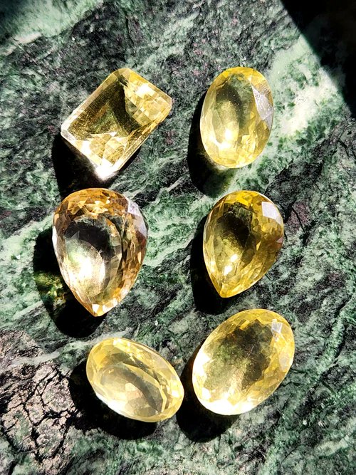 ShwasamC's tweet photo. During life’s difficult phases, when things feel beyond your control and you feel stuck, gemstones can offer meaningful support. 
Explore our finest loose gemstones and customise them into pendants, rings, earrings, bracelets, or other jewellery forms that suit your style. https://t.co/SDNhEio7Xp