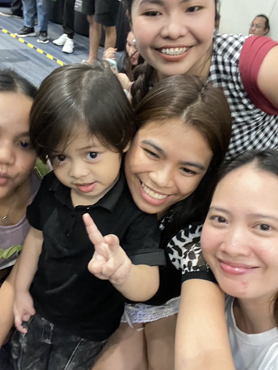 jnnyea_'s tweet photo. very qt henhen mas mahinhin pa sya kaysa samin ate @veesee17 😭😭 mas magulo ata kame hahahhaa so pogiiiii https://t.co/awW2C7bz8H