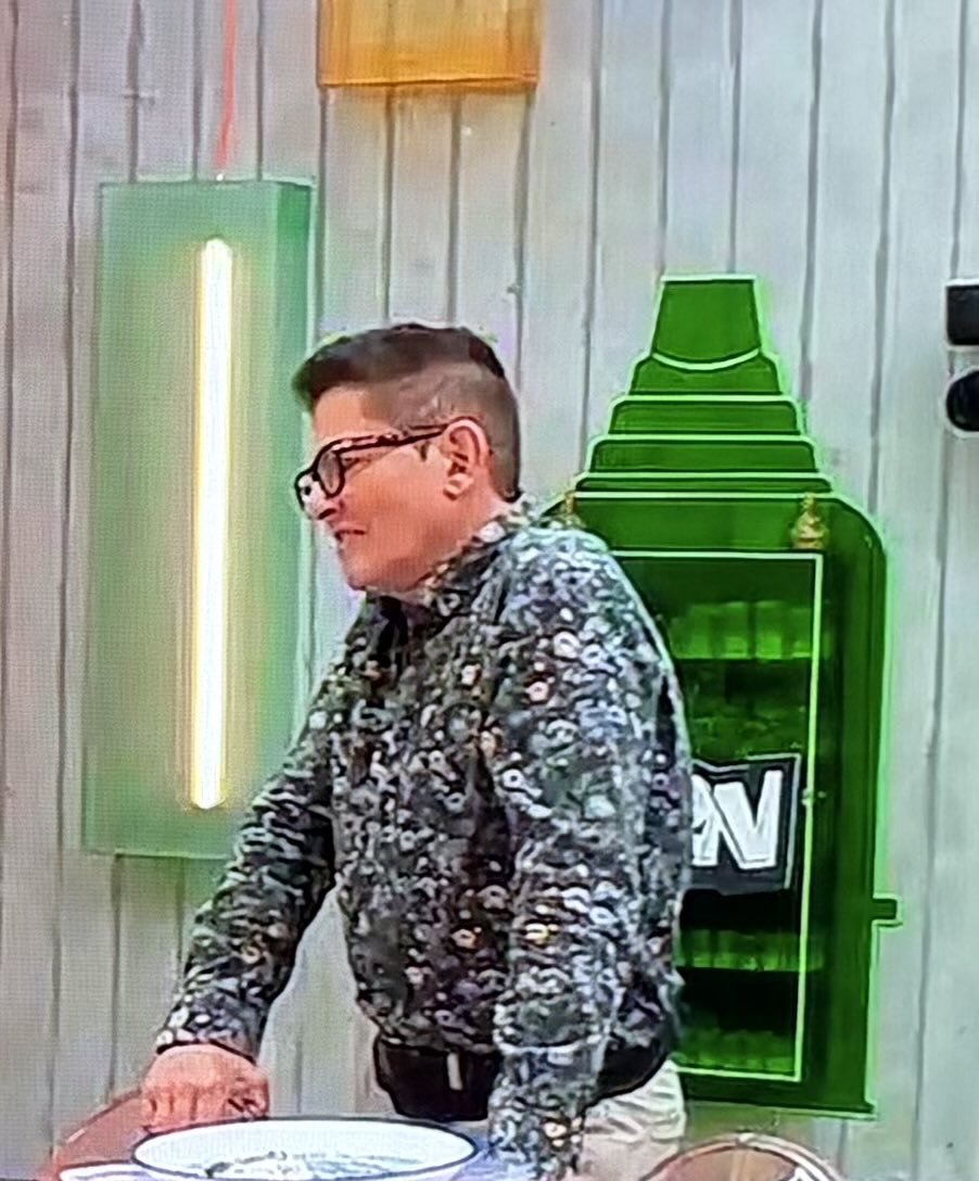 Ozwaldini's tweet photo. Yo nada más voy a decir algo…

Todo este desmadre que se está armando en la casa se le debemos a la mano de este poderoso, Ernesto Laguardia, que decidió levantar la mano 7 veces.

El Tío Erny el verdadero estratega de la casa. Jaja 😌👏🏼👏🏼👏🏼👏🏼

#LaCasaDeLosFamososMx https://t.co/FGTTRftP35