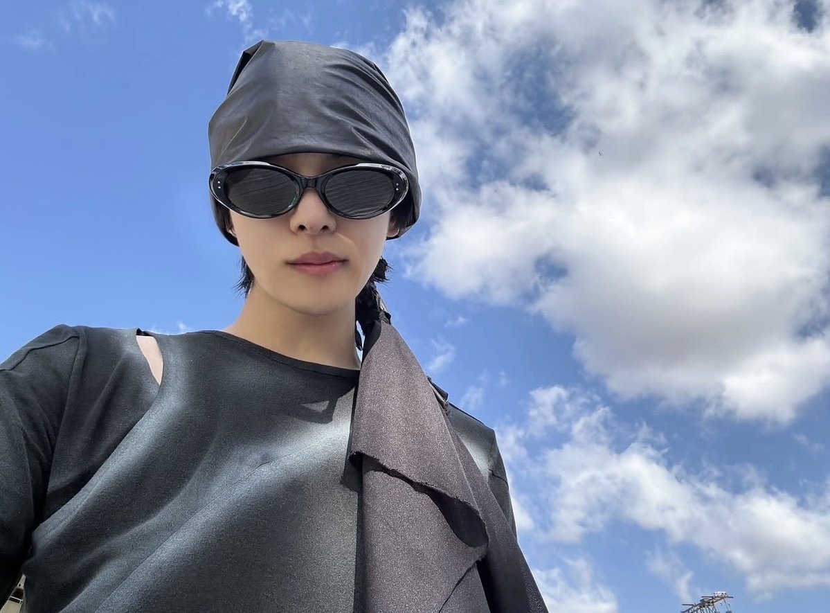 leeleost's tweet photo. i appreciate your kindness but there's no need to tell me i already know who's hotter between me and this weather. https://t.co/Zk6dz6Gnd5
