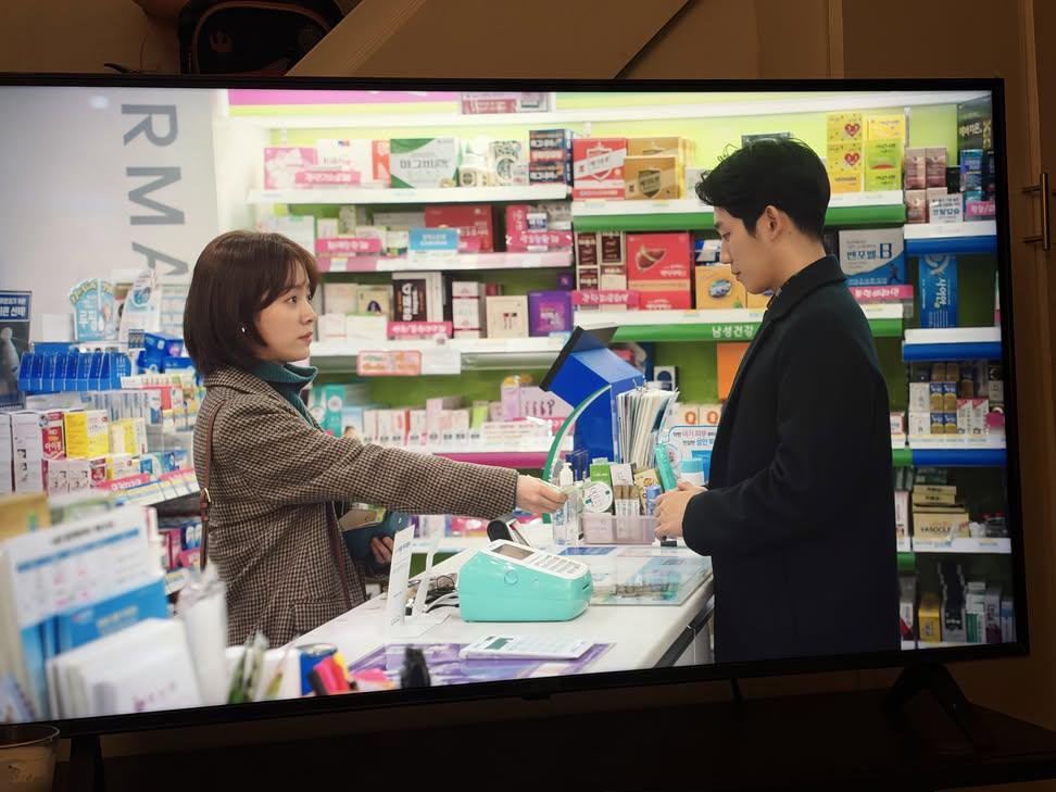 aaeify's tweet photo. I miss this type of K-drama. No CEOs, no princes, no childhood trauma. Just two normal people slowly falling in love. https://t.co/ckhLR7D7JF