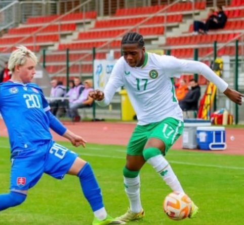 NTFootballHub's tweet photo. 🇮🇪🇨🇩 DR Congo-eligible striker Joey Wuna (17) has been called up to Ireland U17 squad!

The pacy winger already has 7 caps &amp; made his League of Ireland debut for Shelbourne last May at just 16.

Follows the DR #Congo FA @FecofaRdc on IG.👀

An excellent prospect to track.
#COYBIG https://t.co/0tRNt58iEi