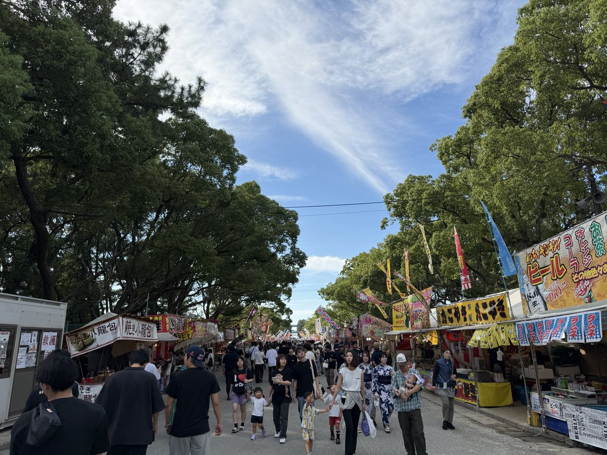 akitoshi1206's tweet photo. 宮崎から戻って、箱崎の放生会！
この時間はまだ人が少ないですね。 https://t.co/efIIDHtE5N