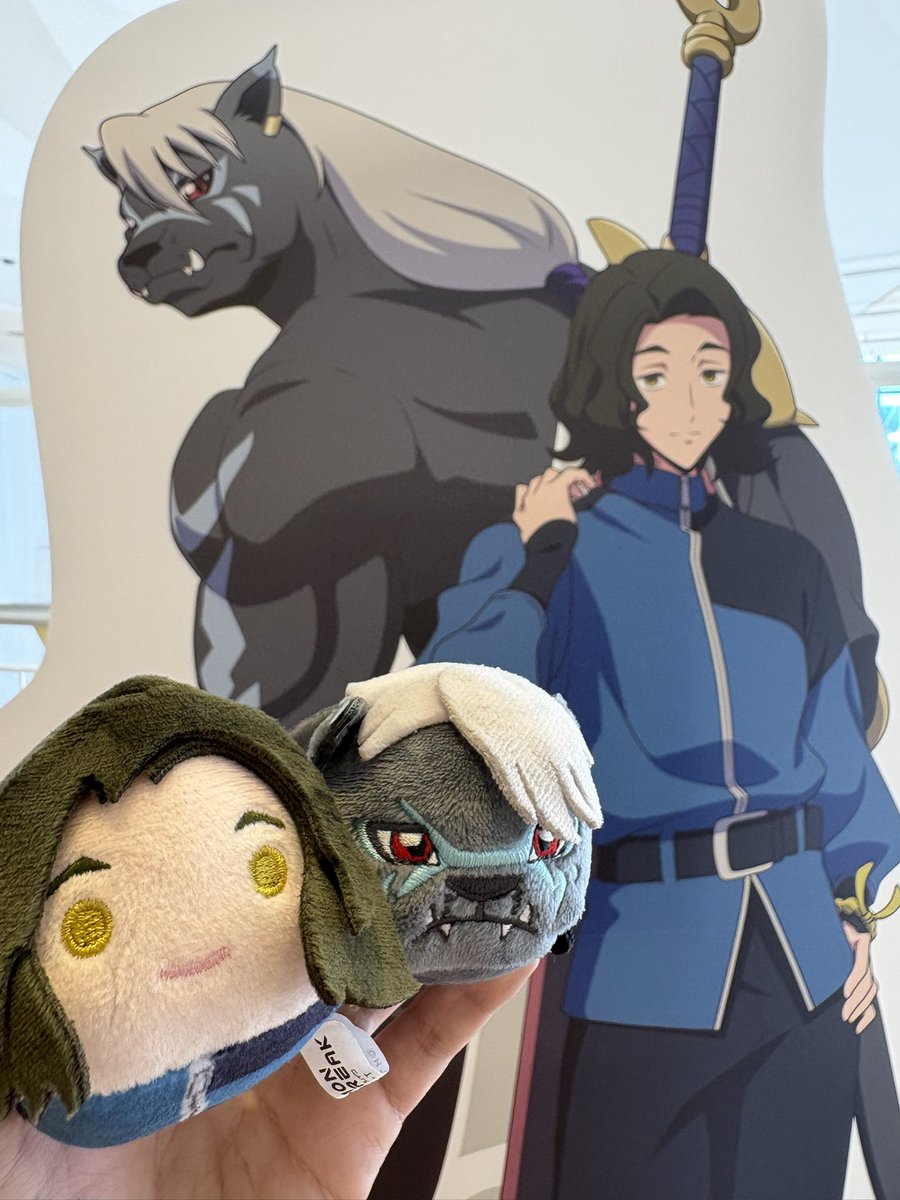 RUIWOLF0305's tweet photo. 推しである、キョウさんとムラサメモンのパネルとデジデジおてだまを一緒に撮る、所謂…推し活とやらも怠らないのだ🥴

ピントの加減がﾑｽﾞｶｼｨ https://t.co/vaw2sYZNs1