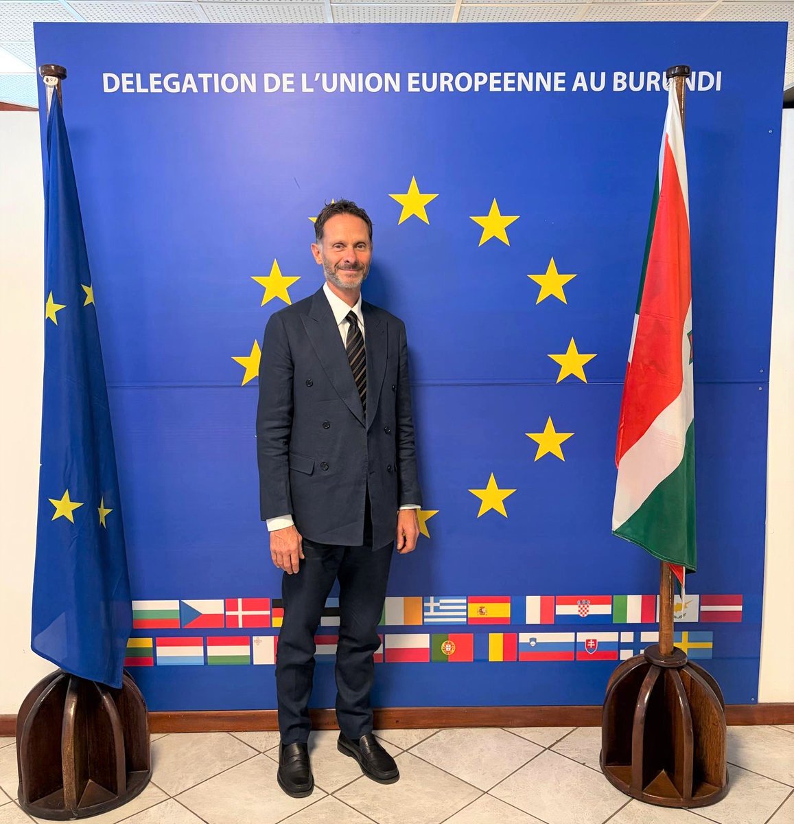 Alessandronhf8's tweet photo. Premiers pas à la Délégation de l’Union européenne au Burundi 🇪🇺 

Très heureux d’avoir été chaleureusement accueilli par l’ensemble du personnel.Cette prise de contact a été l’occasion d’échanger et de commencer cette nouvelle mission au service du partenariat UE–Burundi

🇪🇺🇧🇮🤝 https://t.co/cWnqHhsUoL