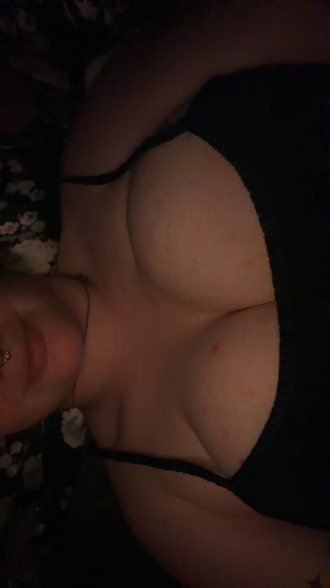 TiredAndSimping's tweet photo. Guess who’s back ;) #nsfwtwt https://t.co/9jKNe0ohUd