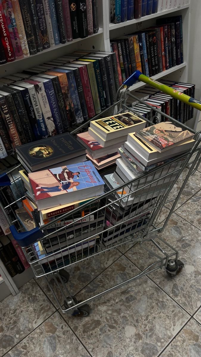 aulineboards's tweet photo. I love book shopping 🛍️ https://t.co/l0pjxfivuJ