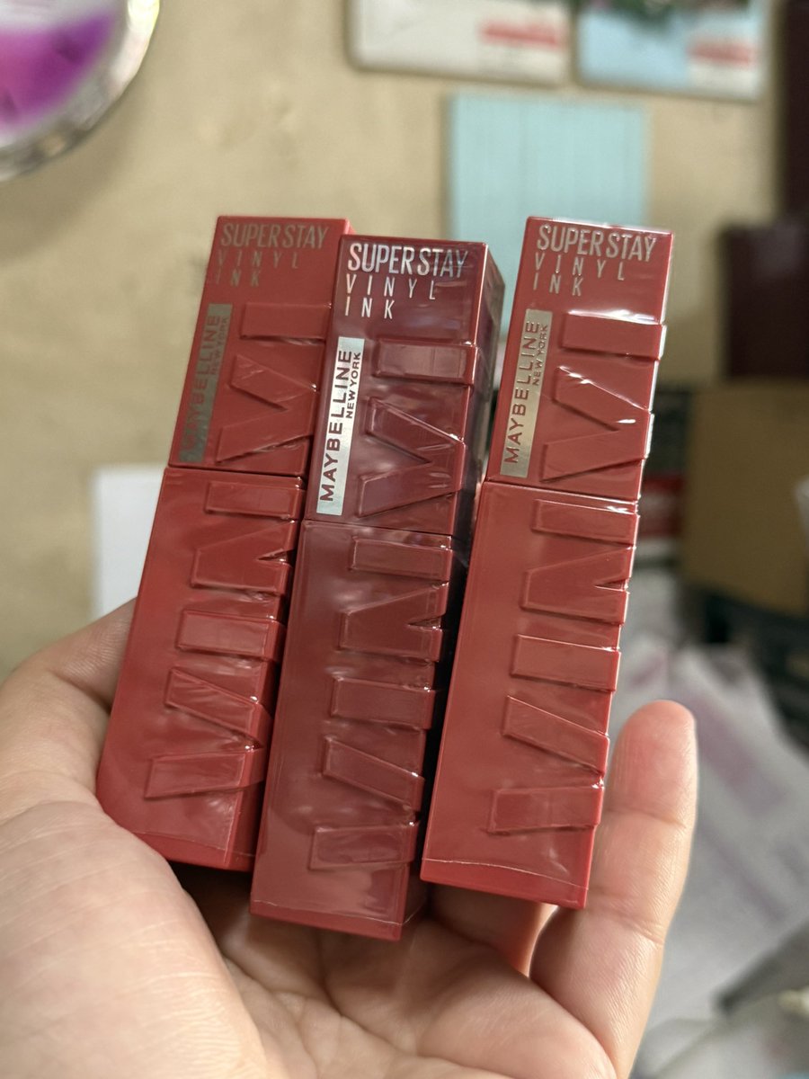 sine_wissuta's tweet photo. ซื้อเมื่อวานตอนเที่ยงกว่าๆ วันนี้ถึงแล้ว ✅
แท่งที่ร้อยย 💄💋

#PHUTATCHAI 
#MaybellinexPHUTATCHAI https://t.co/jjmVZhx1dG