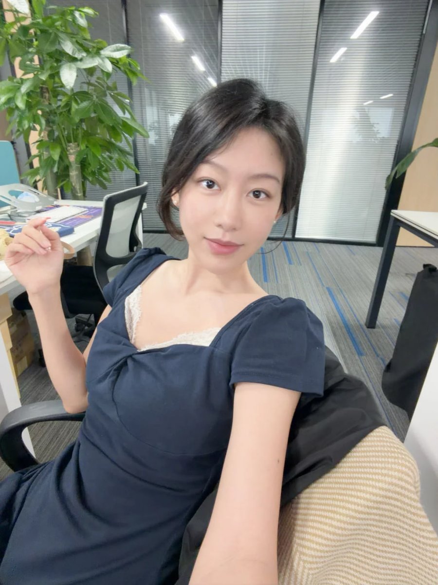 antitofri123's tweet photo. 到底有没有人能懂睡醒起来打开x评论区全是比她好看没她骚比她骚没她好看的无力感啊 https://t.co/zkdtc7sjRw