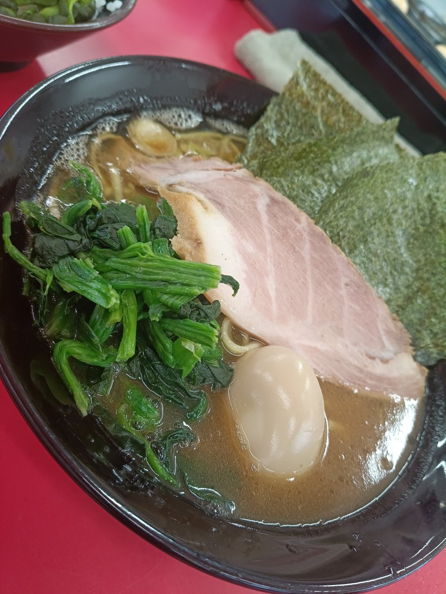 inidsuki's tweet photo. 4年ぶり？の「ぼうそう家」
マジ美味かった。
最後まで飽きない味か素晴らしい。
#家系ラーメン
#ぼうそう家 https://t.co/86DH86tYbH