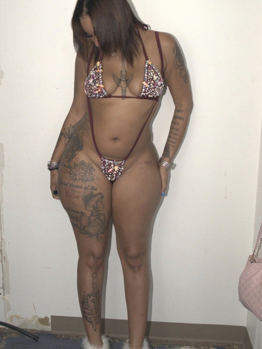 Jobnqicb's tweet photo. Babyyy know she got it going on #thickassebony https://t.co/3q1sPVb39I