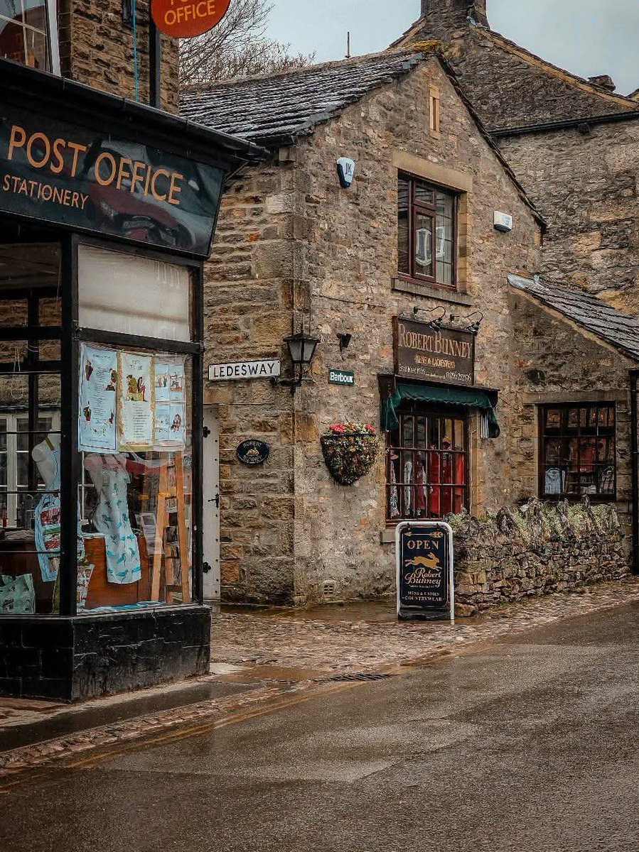 visitnorthyork's tweet photo. The charming village of Grassington ❤️ 

The cobbled square, stone built shops and winding streets haven't lost an ounce of character 🥰 https://t.co/PY2hPiImxq