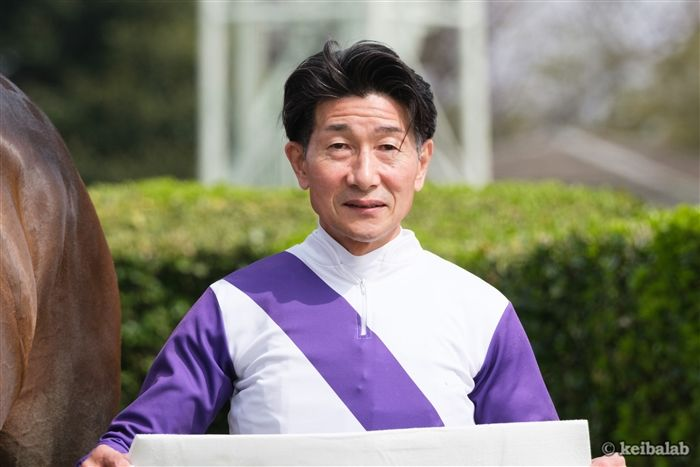 keibalab's tweet photo. 【ありがとう柴田善臣騎手】
柴田善臣騎手
JRA通算2341勝
うち障害2勝
JRAG1・9勝
交流G1・2勝
JRA重賞96勝
現役生活42年、多くのファン、関係者から敬愛を集める名手でした。
#柴田善臣 #引退
https://t.co/PTSo8UZUpM https://t.co/iovA2T3VGt