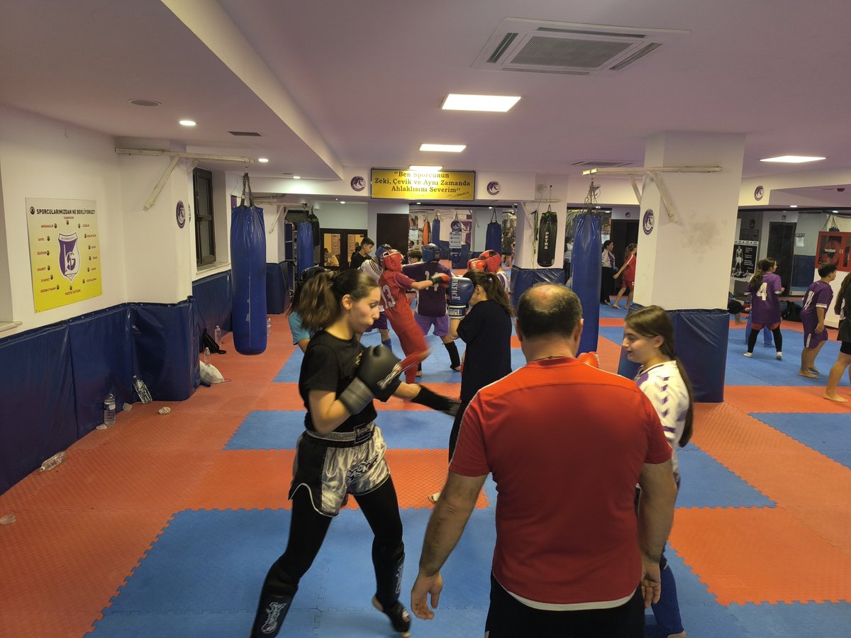 KGamator's tweet photo. Ankara Keçiörengücü spor kulübü olarak Aktepe spor tesislerimizde Boks, Karate, Kickboks ve Taekwondo branşlarında çocuk ve gençlere yönelik ÜCRETSİZ kurslarımıza devam ediyoruz. https://t.co/9O2clly51M