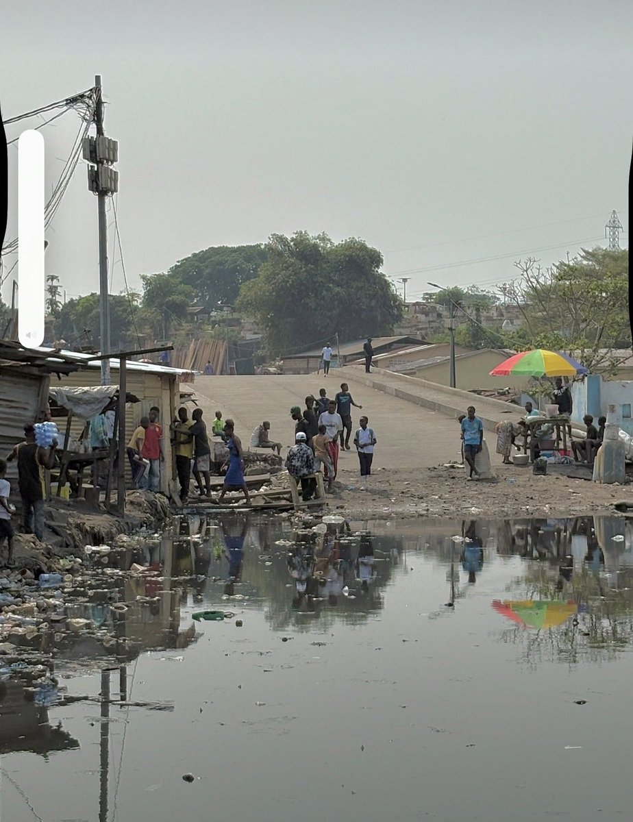 joasmatelo4's tweet photo. @IsralMutombo11 Le quartier Camp Luka (Ngaliema) a besoin de votre travail d'investigation.
Voilà 5 ans que les fonds de la route principale ont été octroyés à l'entreprise Aaron Sefu, mais la réalité du terrain est critique.
Voici la souffrance au quotidien 👇 https://t.co/sXRbf4gIkG