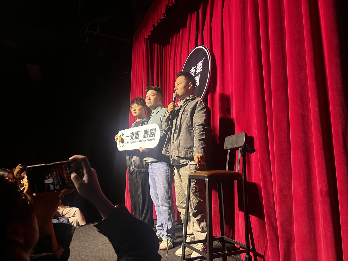 WillowSimah5af's tweet photo. Just killed a joke about my cat thinking it’s a dog at the comedy show, the front row laughed so hard they spilled their soda! https://t.co/7poWq3roK4