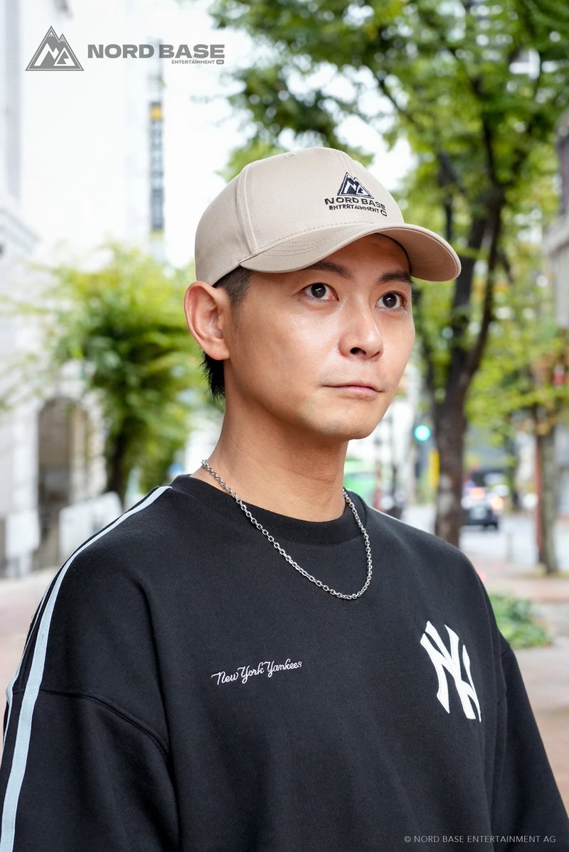 kita_q_man's tweet photo. 【新商品】

ノルトベースのキャップがついにリリース！

今回はプリントではなく刺繍でロゴを入れたので、めちゃくちゃアウトドアな雰囲気が出てるぜ！

最近サンプルをずっと被っていたが、どんな服装にも合ってめちゃくちゃ使いやすい！！！

https://t.co/umRbfuxGKJ

お買い求めよろしく！ https://t.co/bwBmO8uWjc