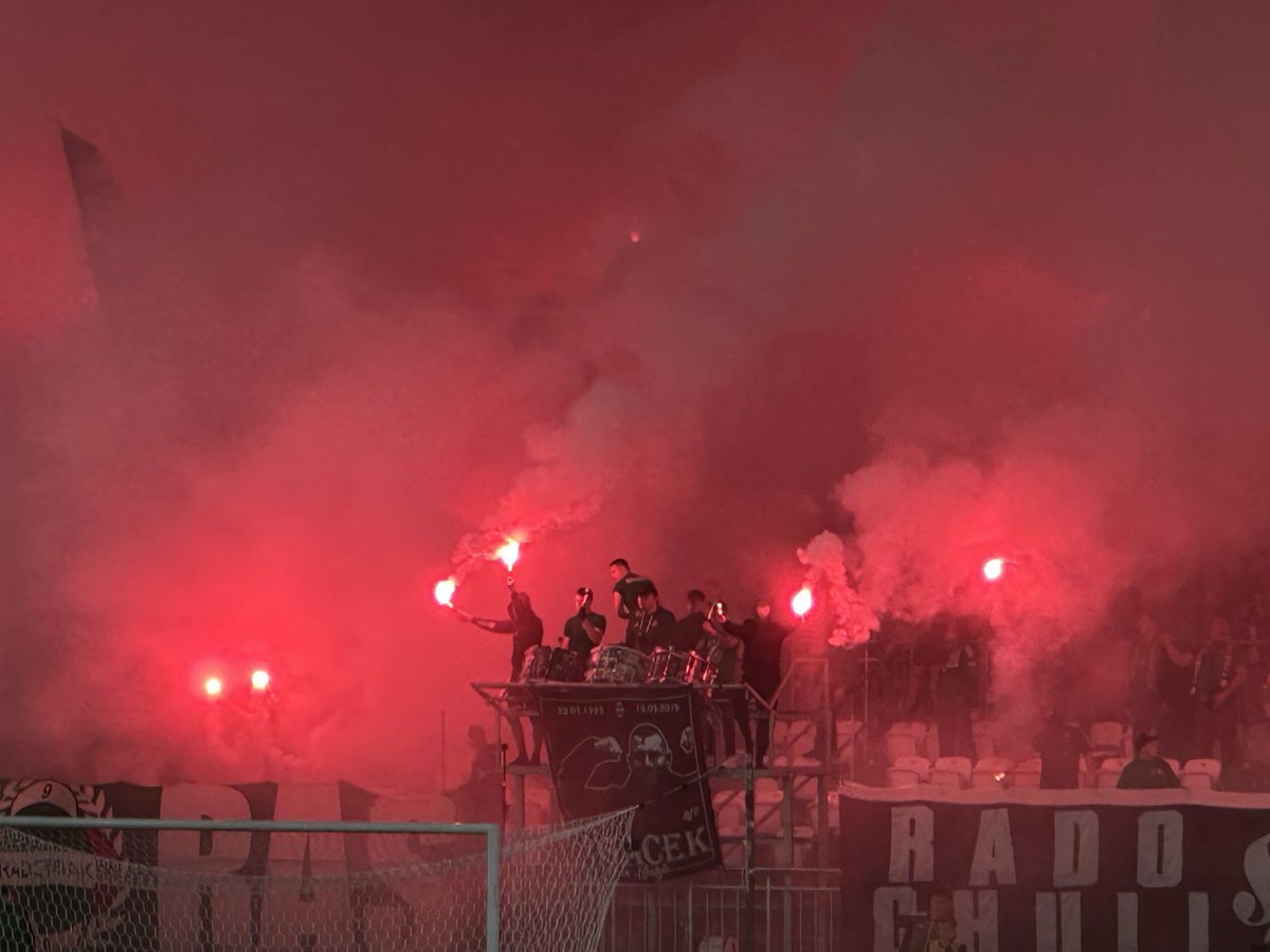 klyczki's tweet photo. Radomiak Radom yesterday against Piast Gliwice in 🇵🇱

#radomiak #radom #football #ultras #groundhopping https://t.co/1SBnG33cm5