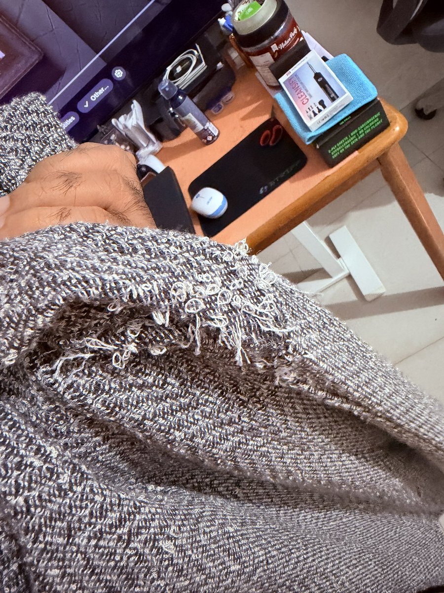AmandeepPhilips's tweet photo. @AJIOLife @azortestores @AjioCares I brought a azorte tshirt from ajio app.
And after a single wash, its thread started coming out.
Attaching the image https://t.co/GtQJaz2zjp