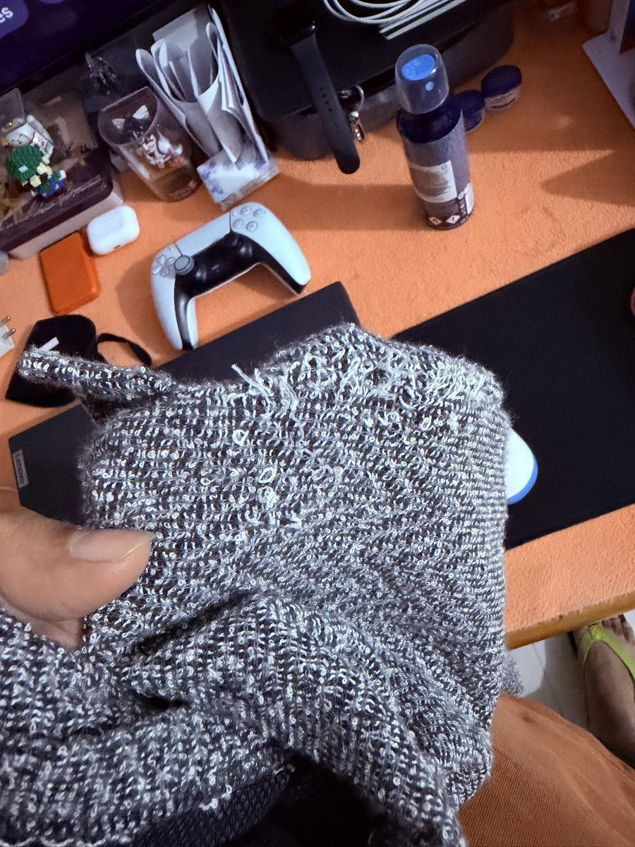 AmandeepPhilips's tweet photo. @AJIOLife @azortestores @AjioCares I brought a azorte tshirt from ajio app.
And after a single wash, its thread started coming out.
Attaching the image https://t.co/GtQJaz2zjp