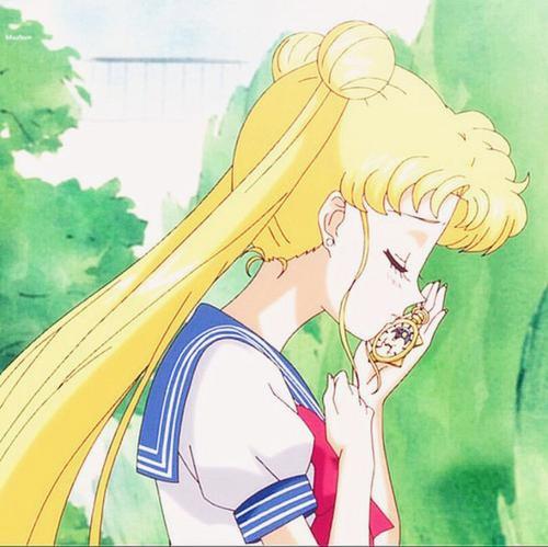UMERQURE's tweet photo. 💦 💐 🌻 🍁 🍬 🌟 Just spilled my smoothie, RIP shirt https://t.co/0FUB29HbDm