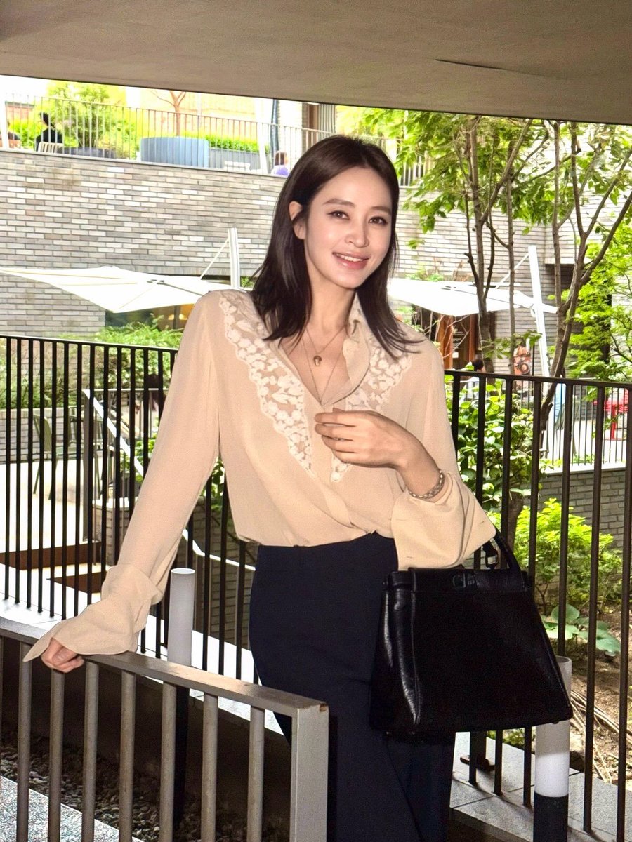 Gale_T22's tweet photo. เป็นคนที่มองกี่ครั้งก็ไม่เบื่อ สวยที่สุด💎🤍💖

#คิมฮเยซู #kimhyesoo #김혜수 https://t.co/QWVTmaGIul
